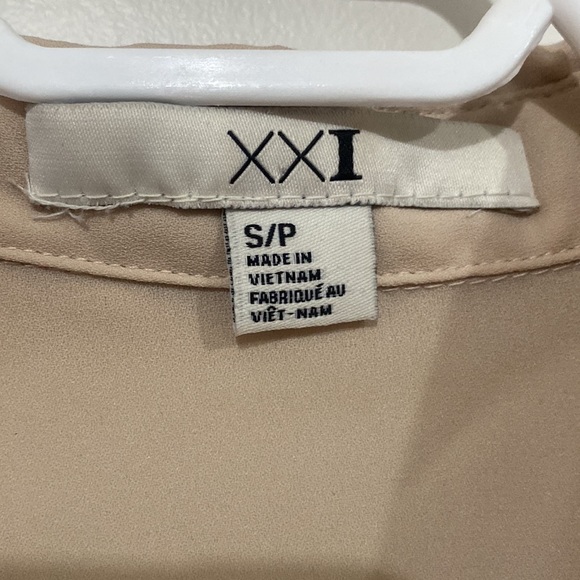 Forever 21 button up sleeveless top - Picture 3 of 4